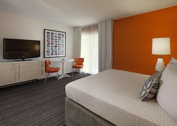 Deluxe Room, 1 Queen Bed