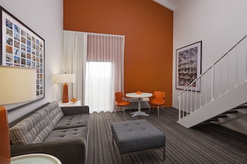 Suite, 1 Queen Bed