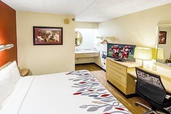 Superior Room, 1 King Bed, Accessible (Smoke Free)