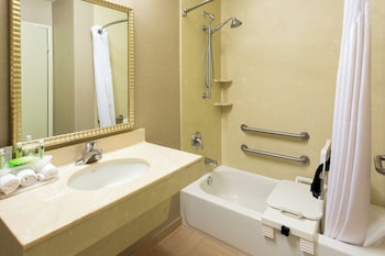 Standard Room, 2 Queen Beds, Accessible (Mobility Tub)