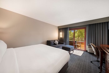 Deluxe Room, 1 King Bed