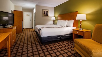 Standard Room, 1 King Bed, Accessible, Refrigerator & Microwave