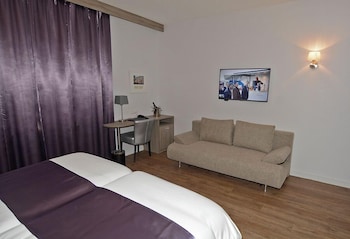 Standard Room, 2 Twin Beds, Non Smoking (Shower Only;with Sofabed)