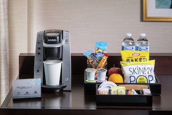 Room, 1 King Bed (Drinks & Snacks)