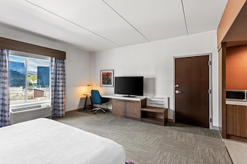 Room, 1 King Bed, Accessible (Roll-In Shower)