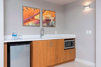 Suite, 2 Queen Beds, Kitchenette