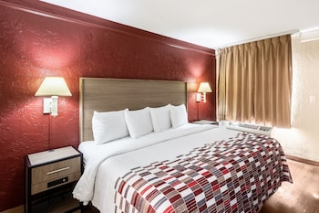Superior Room, 1 King Bed, Accessible, Non Smoking (Roll-In Shower)