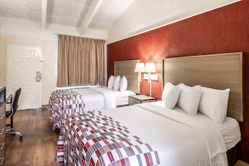 Deluxe Room, 2 Double Beds, Smoking