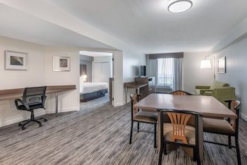 Suite, 1 King Bed, Accessible (Communications, Access Tub)
