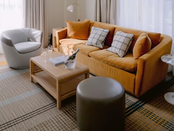 Suite, 1 Bedroom, Corner (Accessible, Rollin Shower, Nespresso)