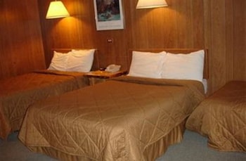 Standard Room (Pet Friendly), 3 Beds, Ground Floor