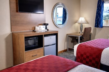 Room, 2 Queen Beds, Non Smoking, Jetted Tub
