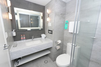 Standard Room, 2 Queen Beds, Ground Floor