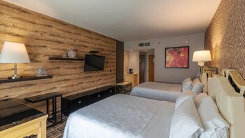 Standard Room, 2 Queen Beds, Garden View