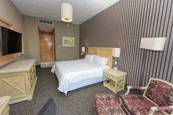 Standard Room, 1 King Bed (Top Floor)