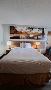 Standard Room, 1 Queen Bed, Non Smoking