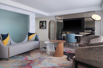 Suite, 1 King Bed (Living Area)