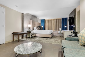 Suite, 1 King Bed (Living Area, Powder Room)