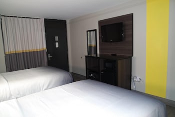 Room, 2 Queen Beds, Non Smoking