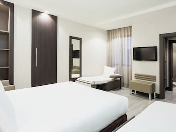 Standard Room with one Queen bed and two child beds
