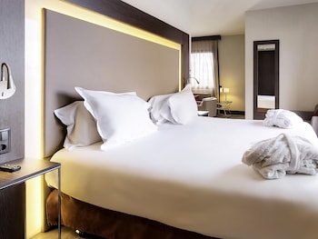 Superior Suite, 1 King Bed with Sofa bed