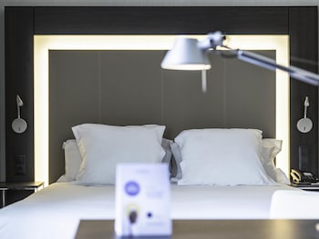 Standard Room, 1 Queen Bed with Sofa bed