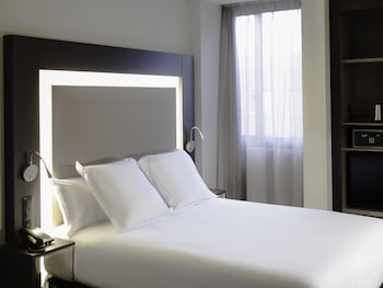 Standard Room, 1 Queen Bed