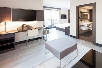 Superior Suite, 1 King Bed with Sofa bed