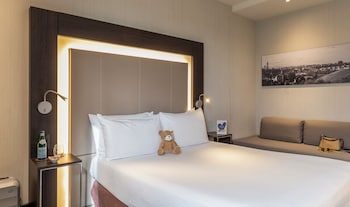 Standard Room, 1 Queen Bed with Sofa bed