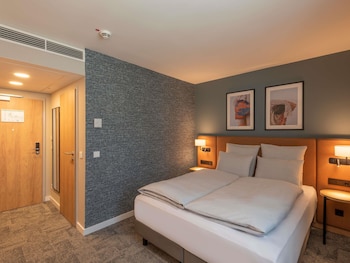 Standard Room, 1 Queen Bed