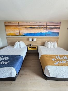 Double Room, 2 Double Beds (Smoking)