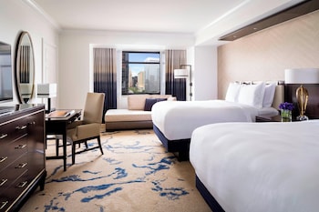 Club Lounge Deluxe Room, 2 Queen Beds, City View