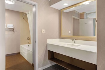 Suite, 1 King Bed, Non Smoking, Jetted Tub