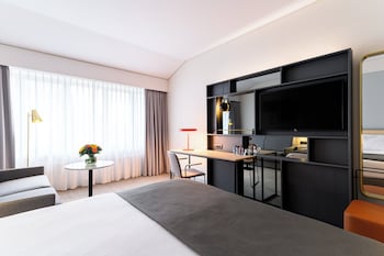 Standard Room, 1 Queen Bed