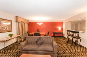 1 King Bed Business Suite