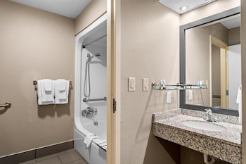Standard Room, 1 King Bed, Accessible, Bathtub