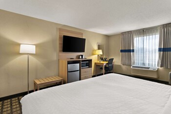 Standard Room, 1 King Bed, Non Smoking