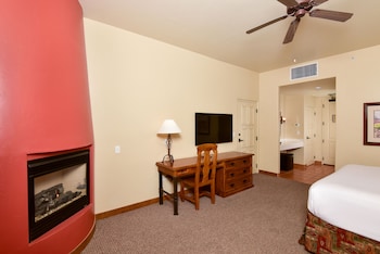 Deluxe Room, 1 King Bed, Fireplace