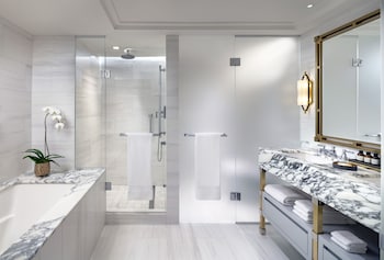 Fairmont Gold, Suite, 1 King Bed, Non Smoking, Club Lounge Access