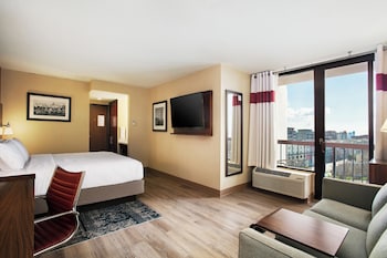 Deluxe Room, 1 King Bed, Hearing Accessible, Balcony (Mobility Accessible with Bathtub)
