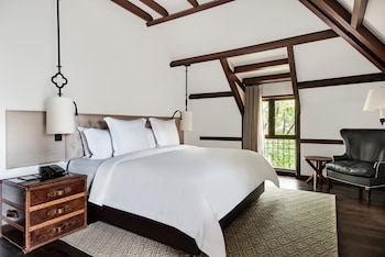 One-Bedroom Suite with Fireplace
