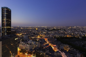 Deluxe Suite, 1 King Bed with Sofa bed (Paris View)