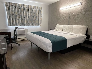 Standard Room, 1 King Bed, Non Smoking
