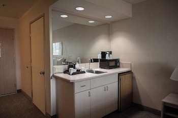 Standard Room 2 Queen Beds (Pet Friendly)