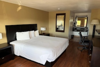 Standard Room, 1 King Bed