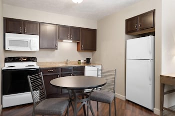 Studio Suite, 1 King Bed with Sofa bed, Non Smoking