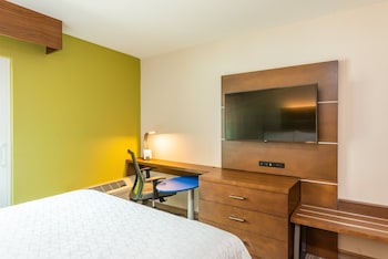 Standard Room, 1 King Bed, Accessible (Roll-In Shower)