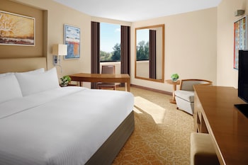 Classic Room, 1 King Bed, Club Lounge Access