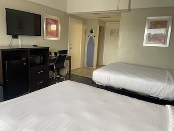 Deluxe Room, 2 Double Beds, Smoking, Refrigerator & Microwave