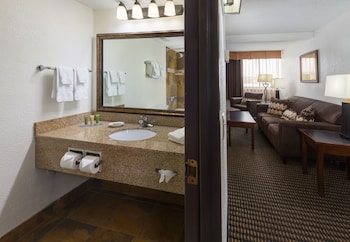 Suite, 1 King Bed (Executive King, Jacuzzi Suite)